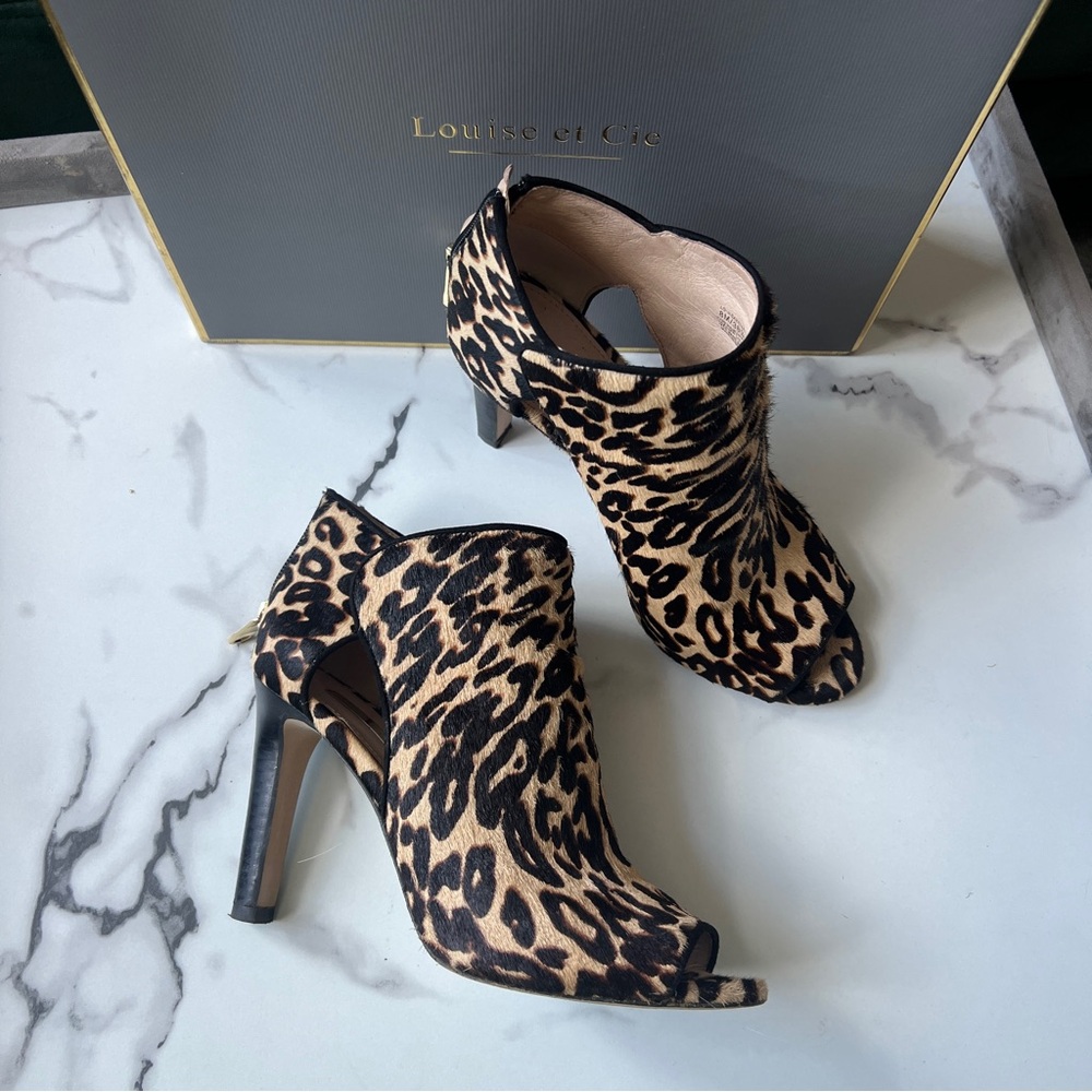 Louise et Cie Ilsabelle Leopard Peep Toe Ankle Booties Size 8